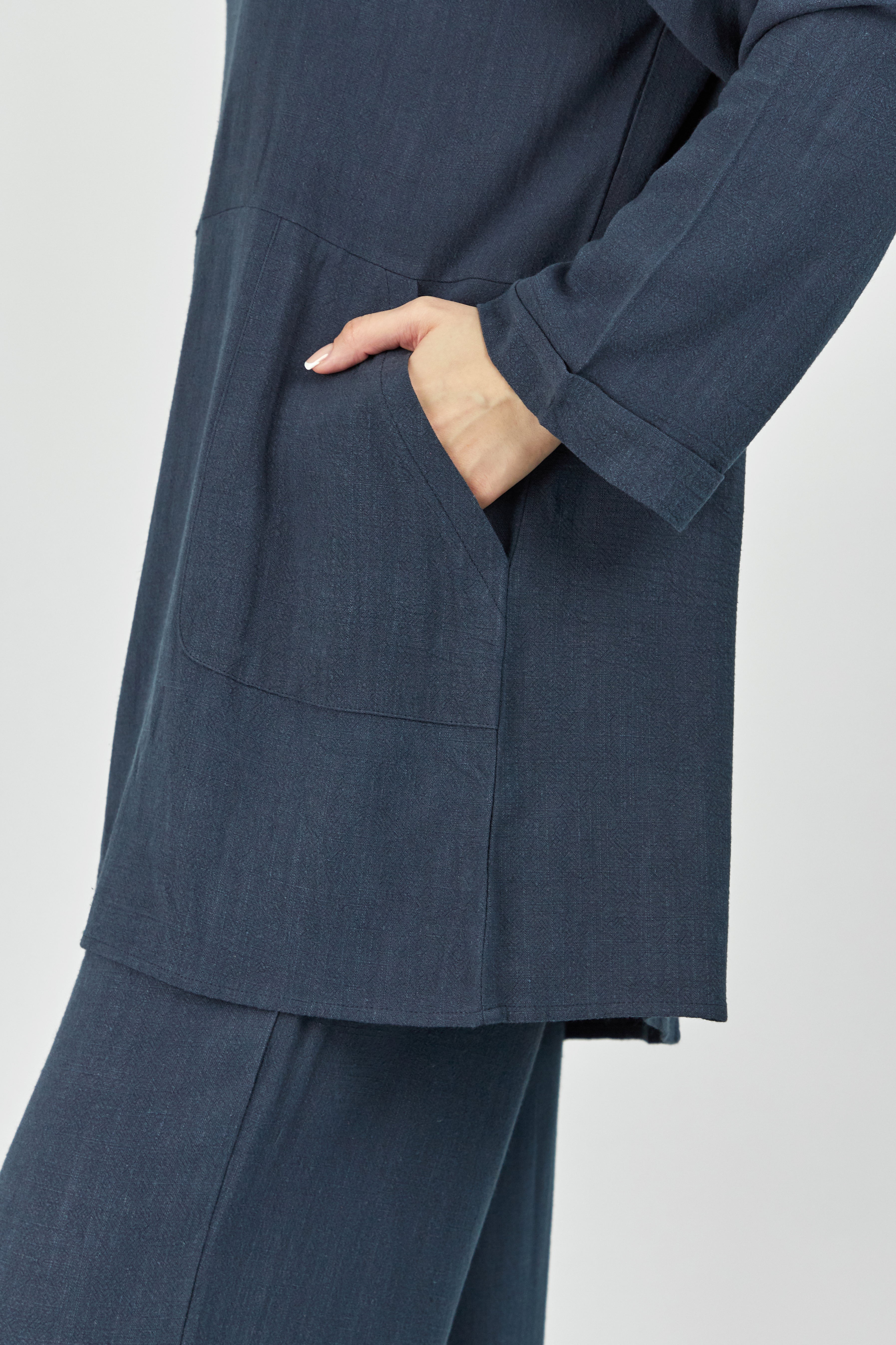 Colour: Royal Blue. The close up of the pocket of a Linen Blend Top.
