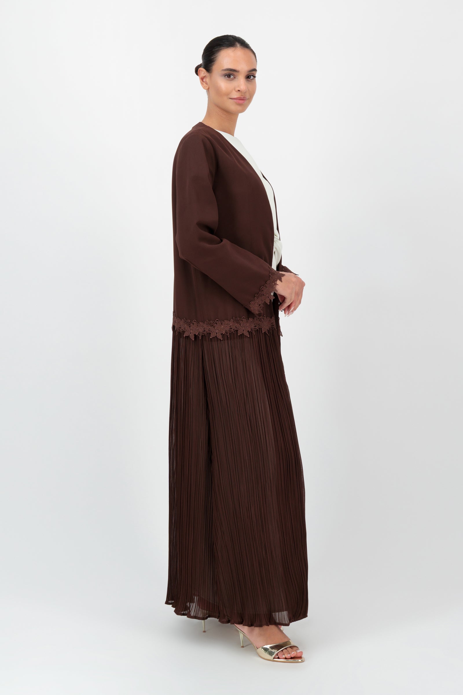 Floral Trim Pleated Abaya - Qahwa