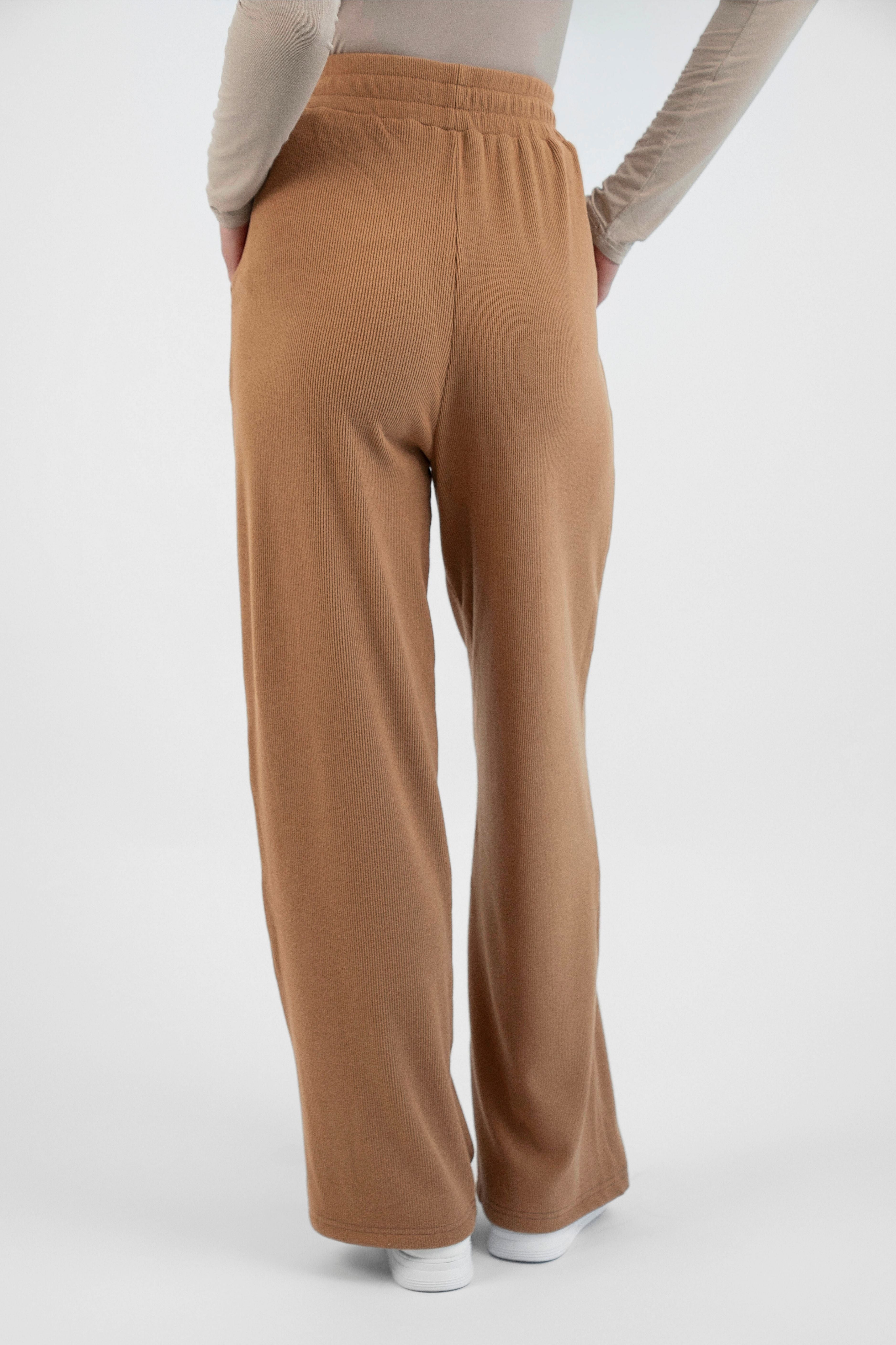 FARES' velour pants are shown fromthe back. Colour description: Toffee.