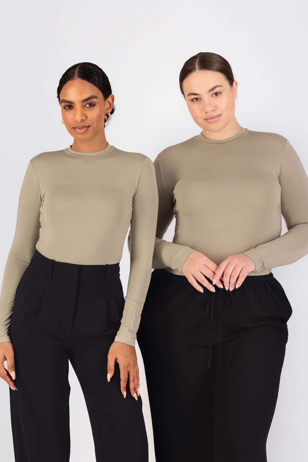 Two models are standing side by side in FARES' best base layer clothing. Colour description: Sand.