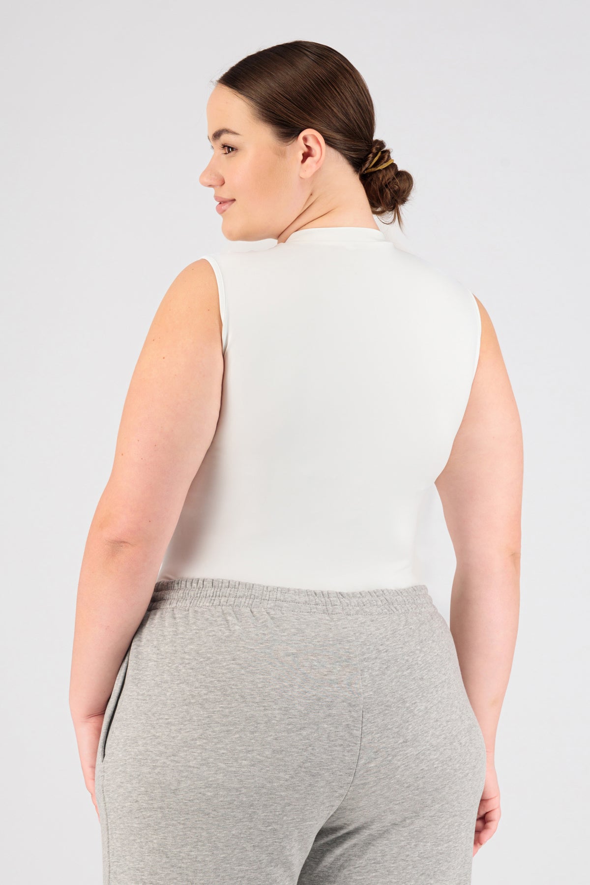 US - Sculpt Sleeveless Layer - White