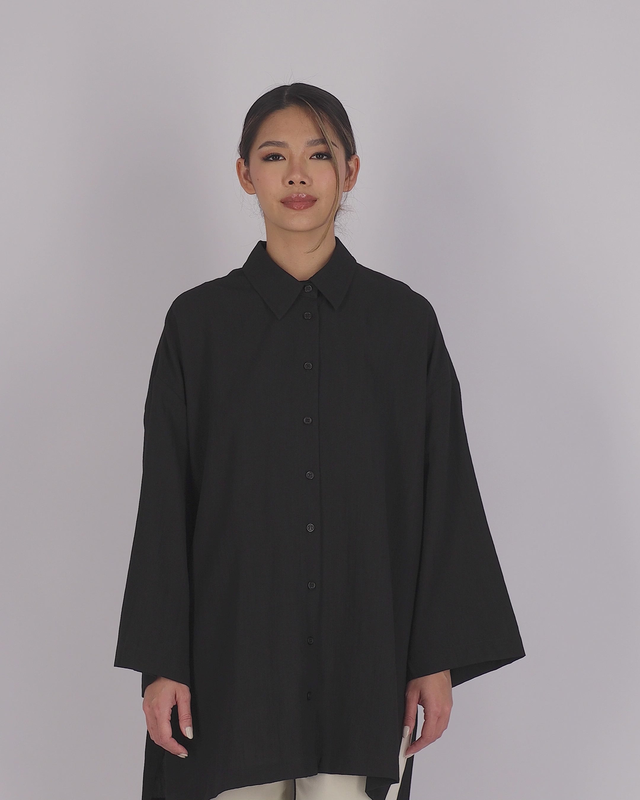Colour: Black. A model is posing in a Wide Sleeve Tunic