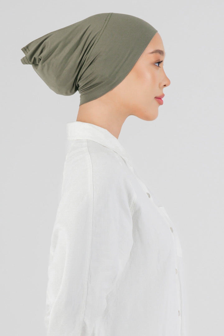 The right profile of a female model wearing a breathable hijab undercap. Colour description: medium green.