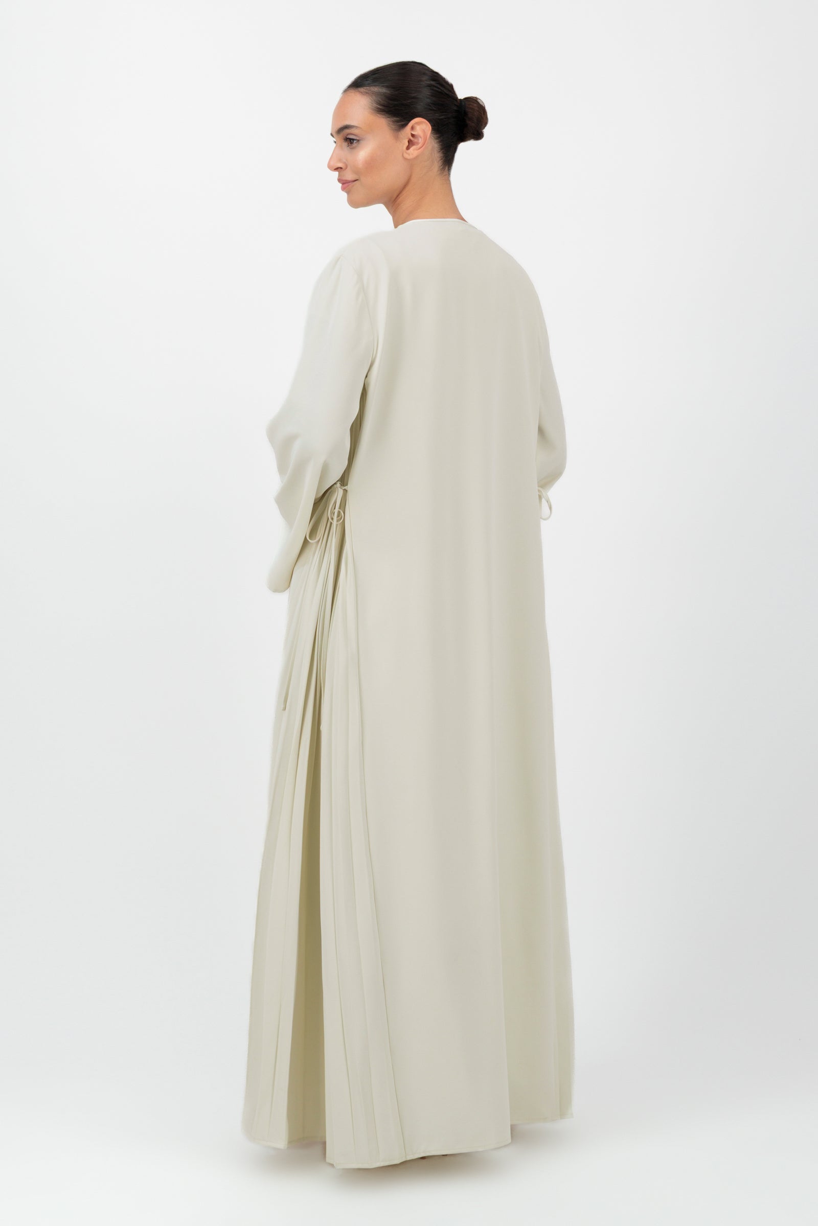 Pleated Detail Abaya - Crema