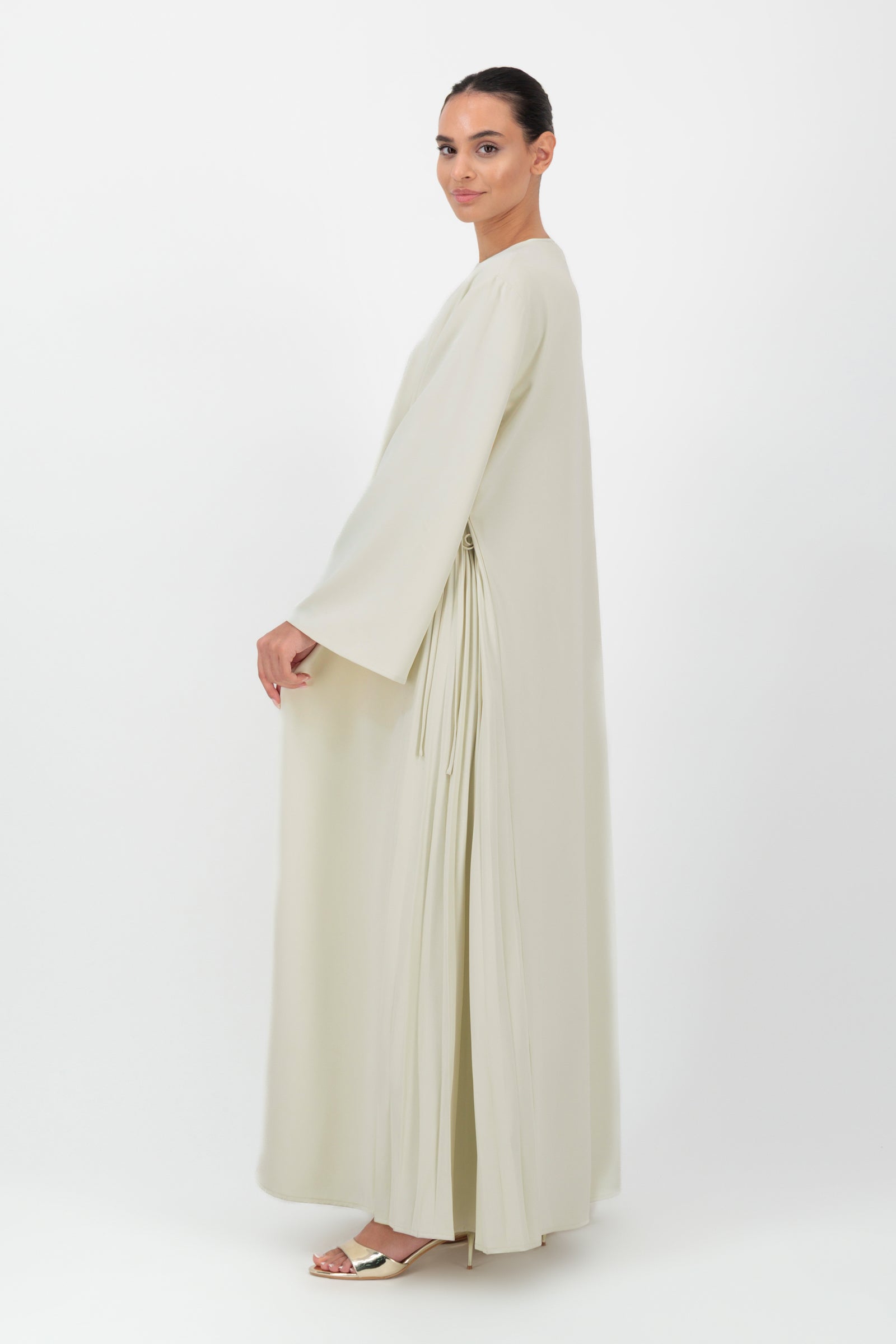 Pleated Detail Abaya - Crema