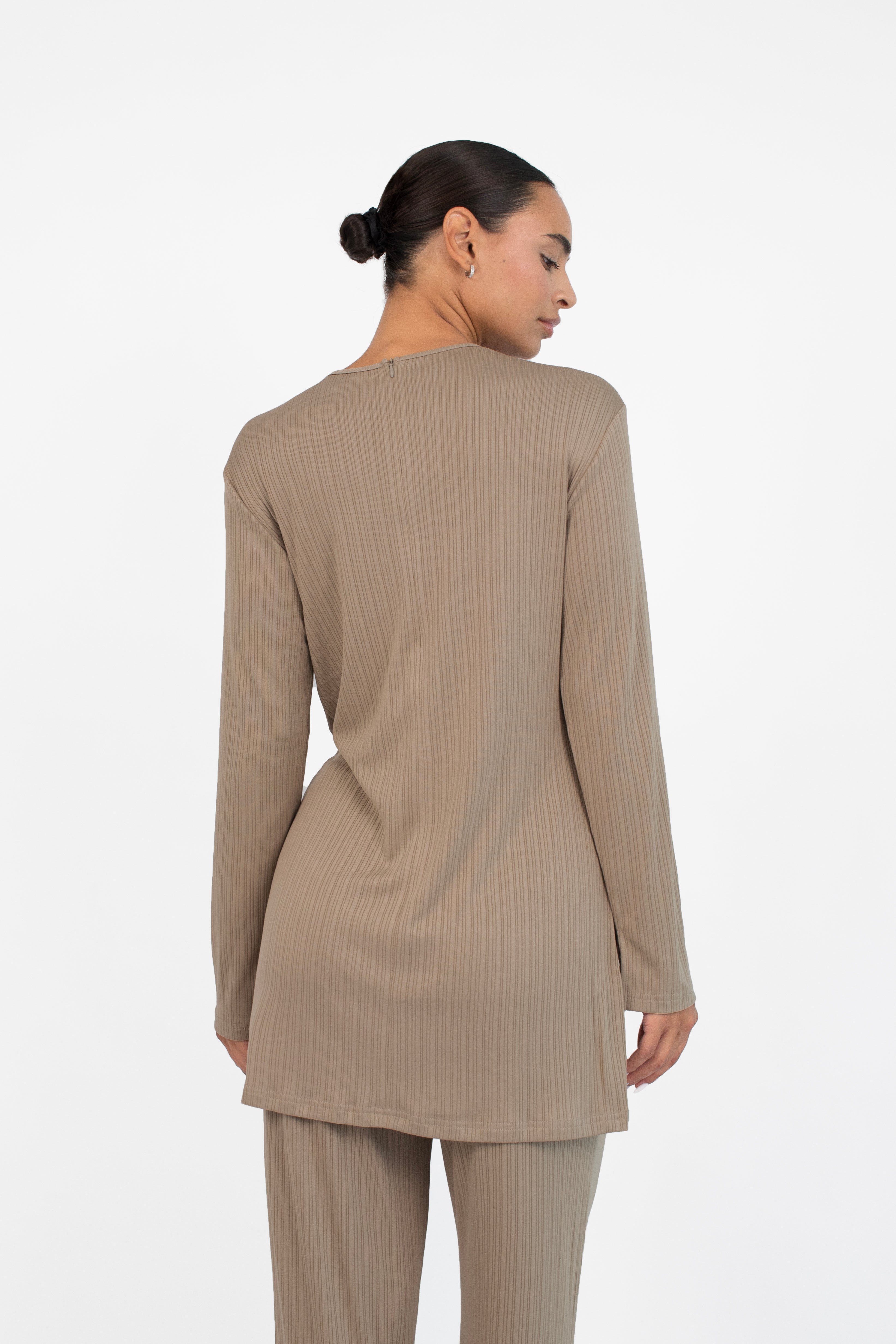Colour: Taupe. A woman in a back pose in a Ribbed Side Twist Top.