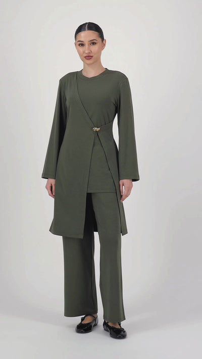 Video of the model walking in the Elastic Waist Straight Leg Trouser Evergreen, showcasing the smooth movement and elegant straight leg trouser fit.